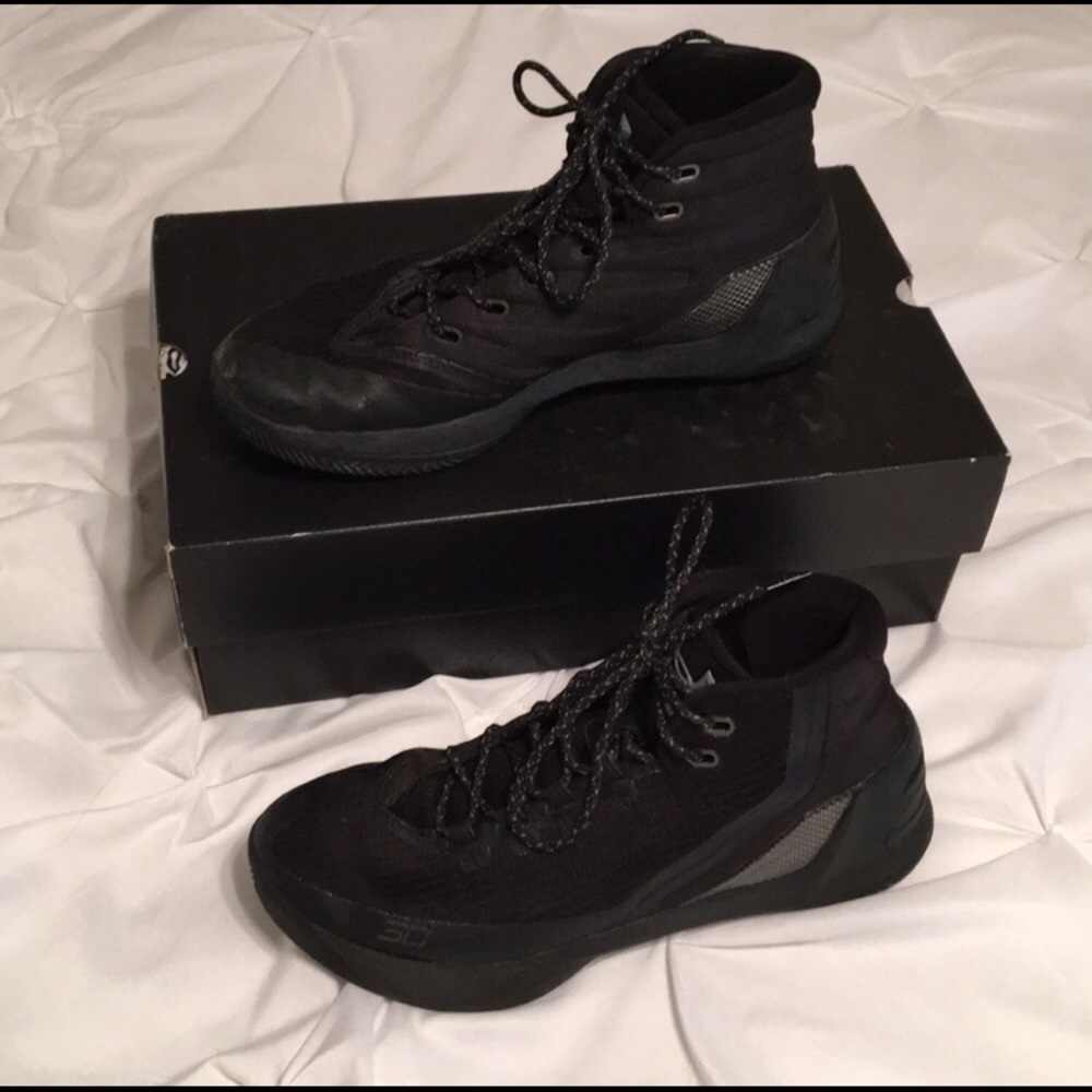 UA Curry 3’s men’s size 10.5